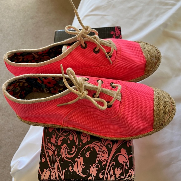 Neon pink size 5 1/2 fabric sneakers - Picture 6 of 6